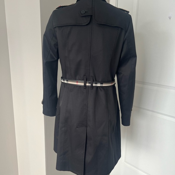Burberry Black Double-Breasted Trench Coat - Picture 7 of 16